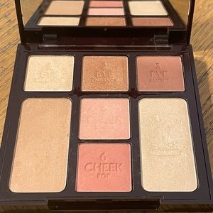 Charlotte Tilbury Stoned Rose Beauty Look in a Palette.